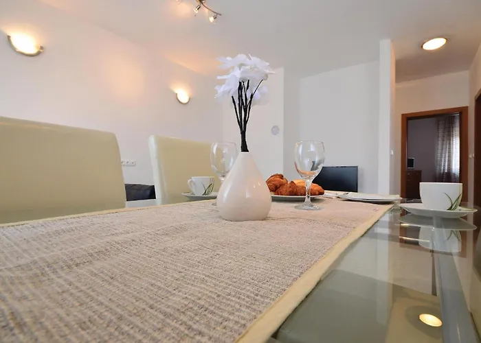 Апартаменты In With Wifi Нин